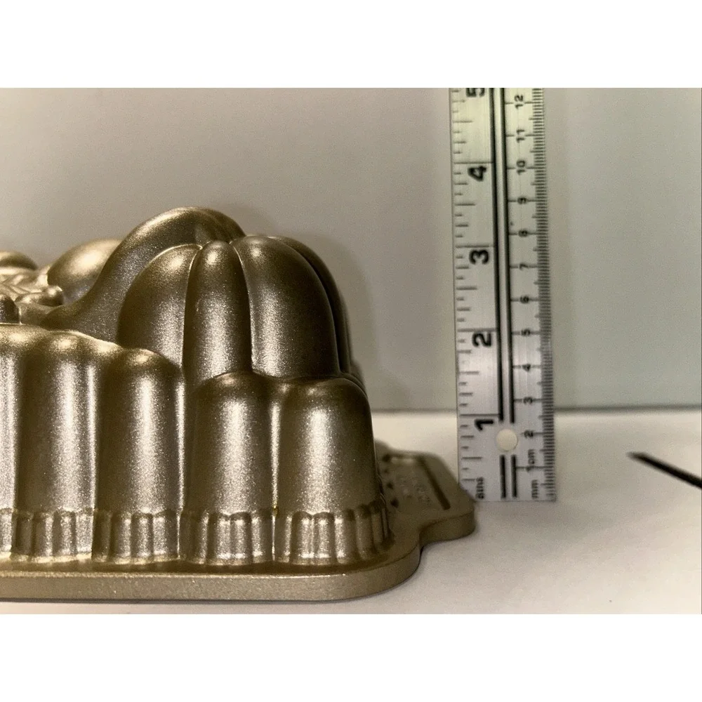 NORDIC WARE 3D‎ Pumpkin Parch Loaf Pan 6-CUP Heavy Cast Non-stick 8